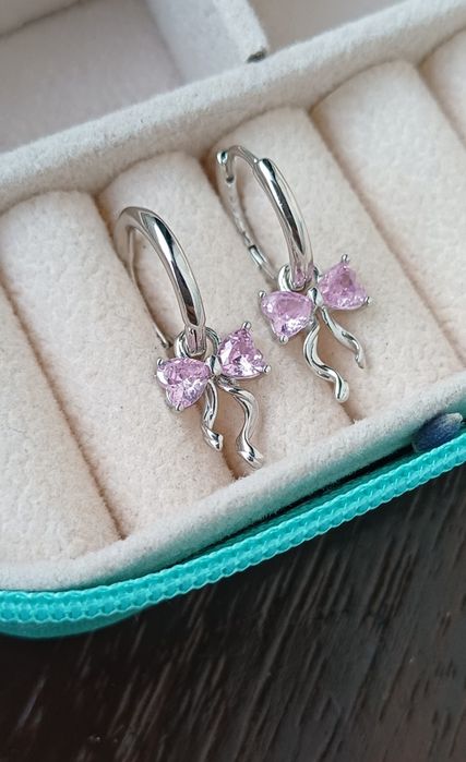 Kolczyki kółka z zawieszkami kokardkami s.925