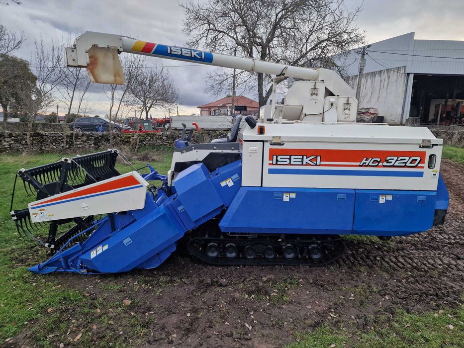 Mini Ceifeira Debulhadora Iseki HC320  com tubo de descarga - Japonesa