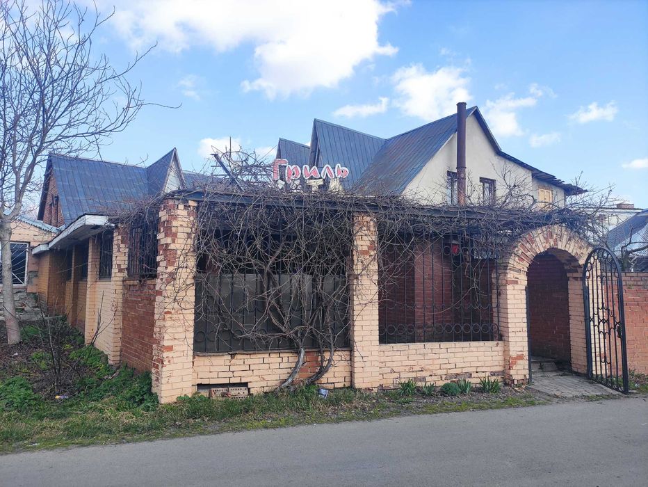 Продаж комерційного приміщення площею 235,0 кв.м, 2 км до міста, с. Милуші