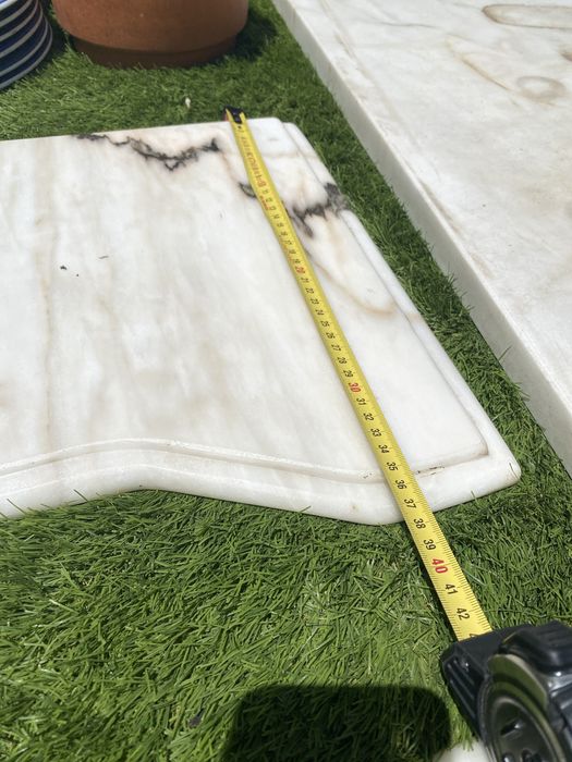 2 Pedras trabalhadas de mármore branco