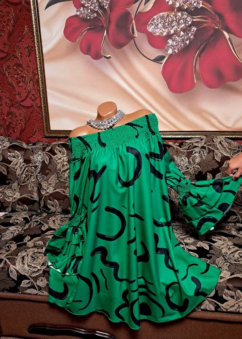 Зеленое платье сукня верх лодочкой.