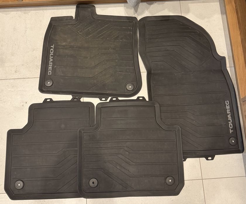 Оригінальні гумові коврики Volkswagen Touareg 2024