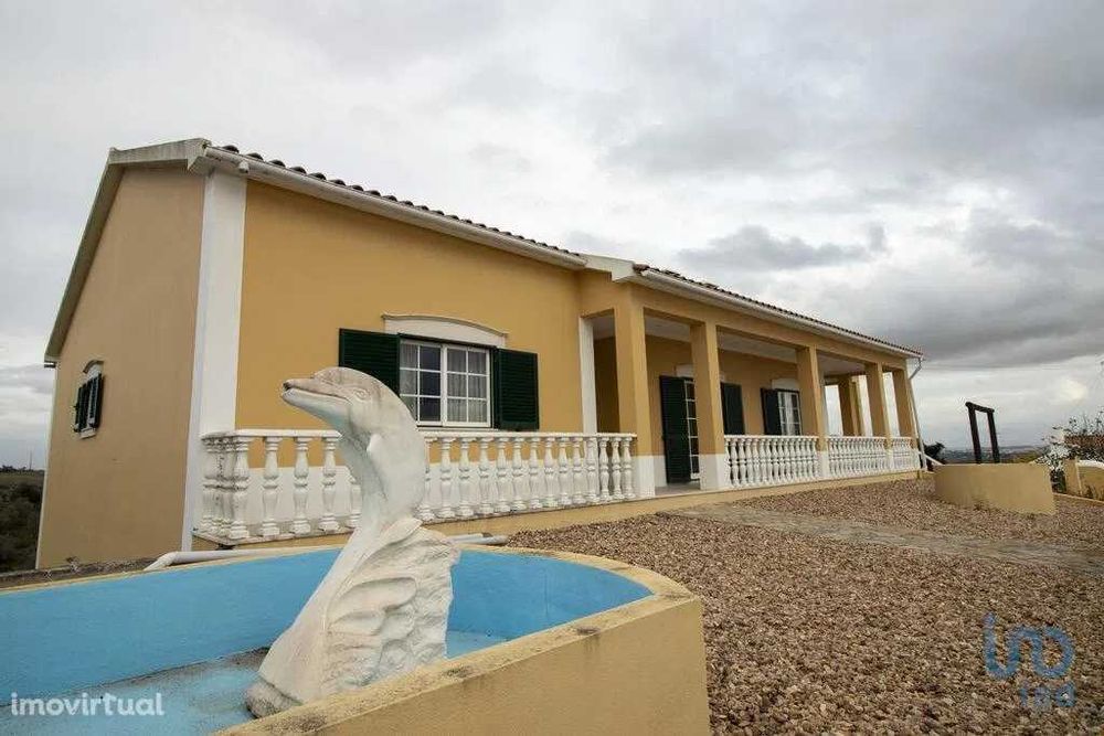 Quinta com 2 moradias prontas a habitar. Com um terreno de 9820 m2