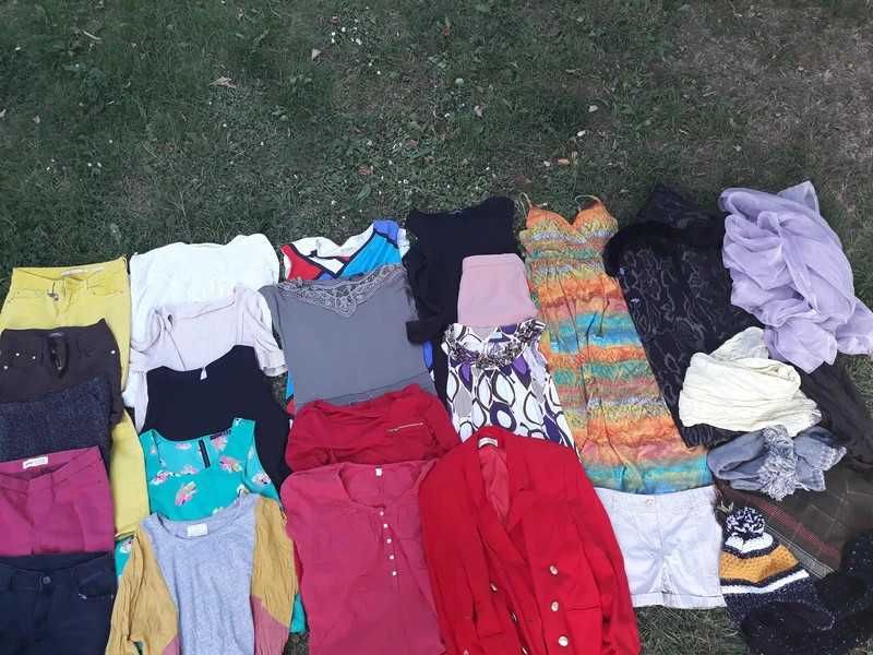 około kilo ubrań i dodatków za kawę crema