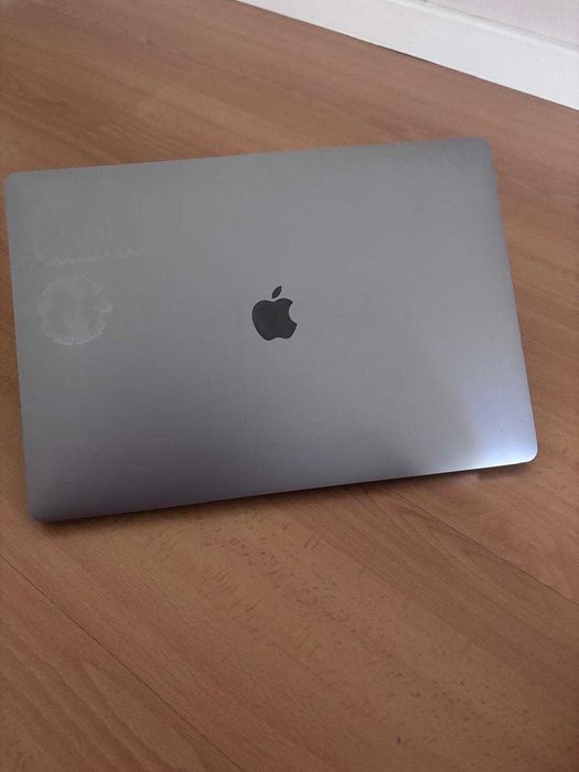 MacBook Pro 16" i7 6-Core | 16GB RAM | 512GB SSD | Radeon Pro 5300M | Bateria 246 Ciclos