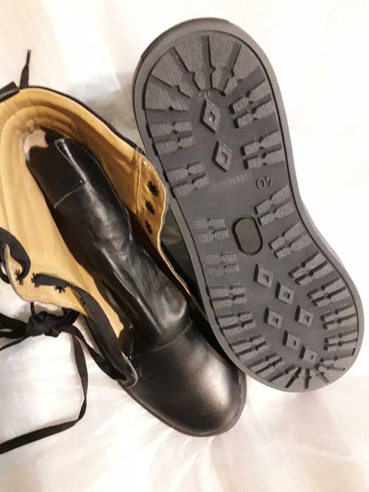 Обув-кросівки  чоловіча-жін  або обмін на смартфон Самсунг