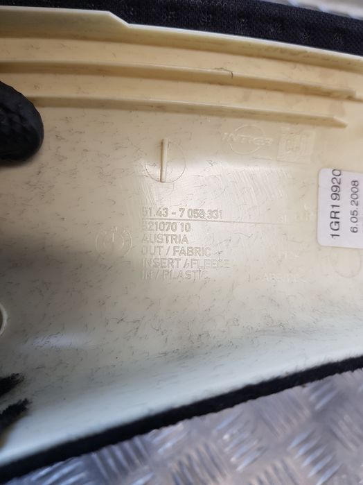 Osłona Słupka Czarna Przód Prawa 7058332  + Lewa 7058331 Bmw E90