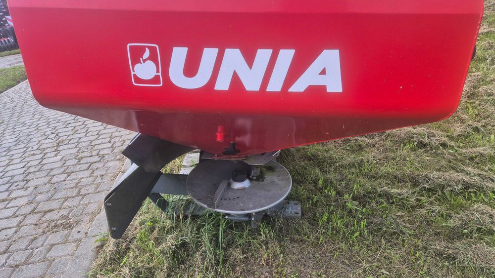Rozsiewacz nawozów UNIA MX 1000; nieużywany
