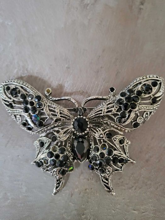 Broszka motyl z kryształkami Swarovski
