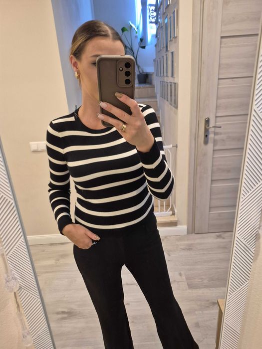 Sweter krotki obcisly