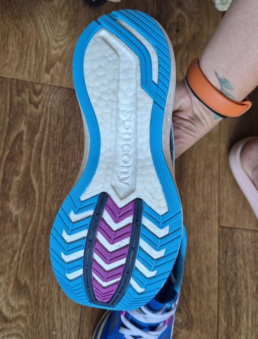 Бігові кросівки saucony Endorphin Pro 2