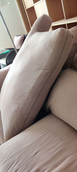 Sofá de três lugares em tecido