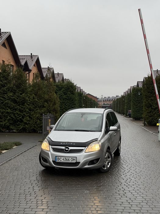 По комплектації:
- датчик світла
-датчик дощу
- клімат 
- круїз

 
1 власник в Україні, 2 ключі, по двигуну грм та роліки замінені масла фільтра замінено, гарне авто без нюансів, нова зимова гума, будь які перевірки вітаються! Авто наразі без жодних
проблем та вкладень
Телефонуйте все розкажу скину детальні фото
Запевняю що автомобіль буде виконувати всі ваші потреби без жодних вкладень на довгий
час)!