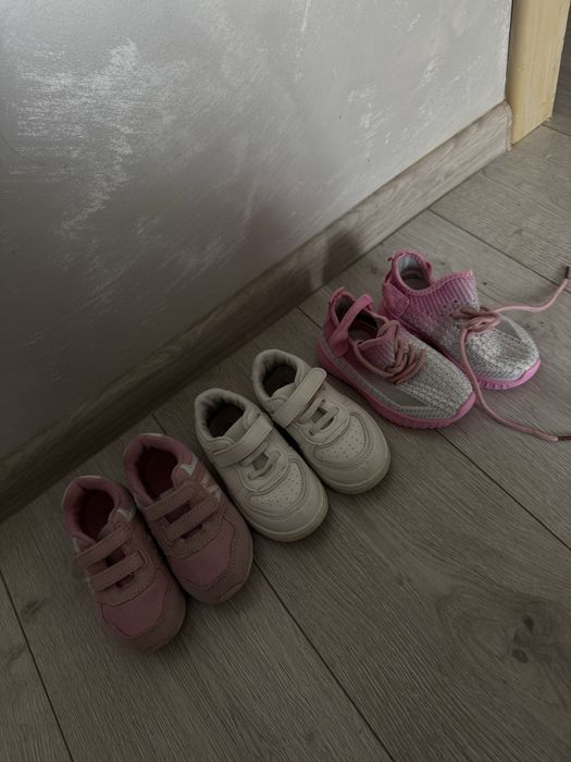 Взуття, кросівки на дівчинку