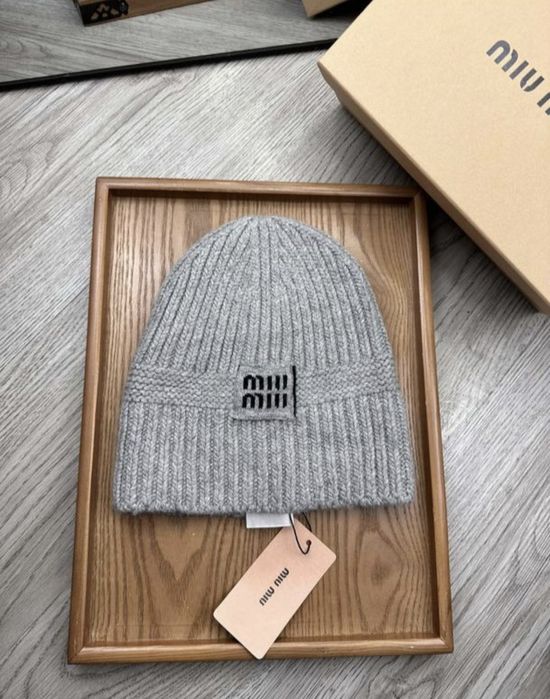 Шапка жіноча беж