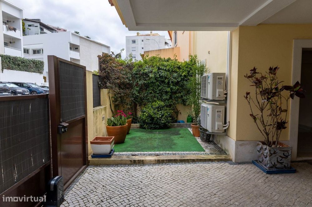 Moradia T3+2 Jardins Parede
