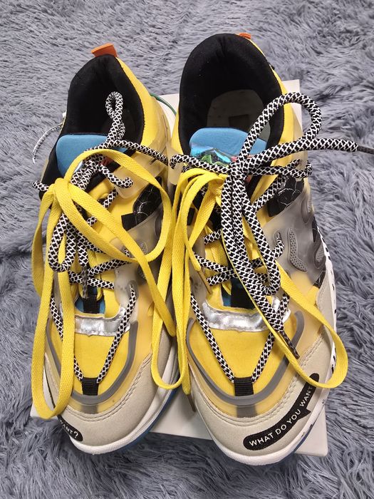 Модні яскраві кросівки інстаграмні