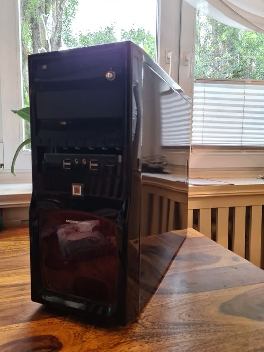 Komputer AMD 6100 six core 3,3 GHz, RAM 8 GB,  SATA 1 TB
