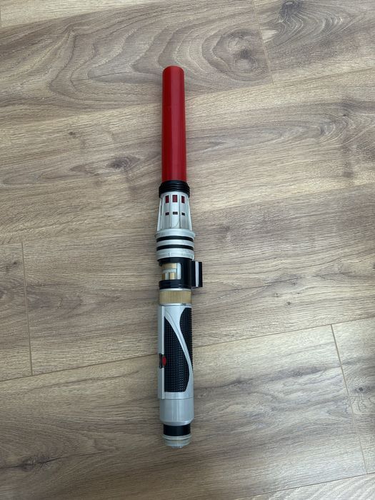 Elektroniczny miecz świetlny czerwony Hasbro Star Wars lightsaber forg