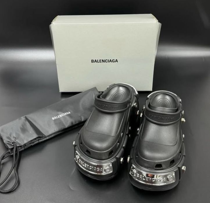 Klapki czarne ideoane na lato