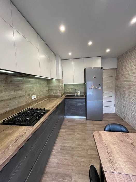 Продам квартиру Бульвар Слави