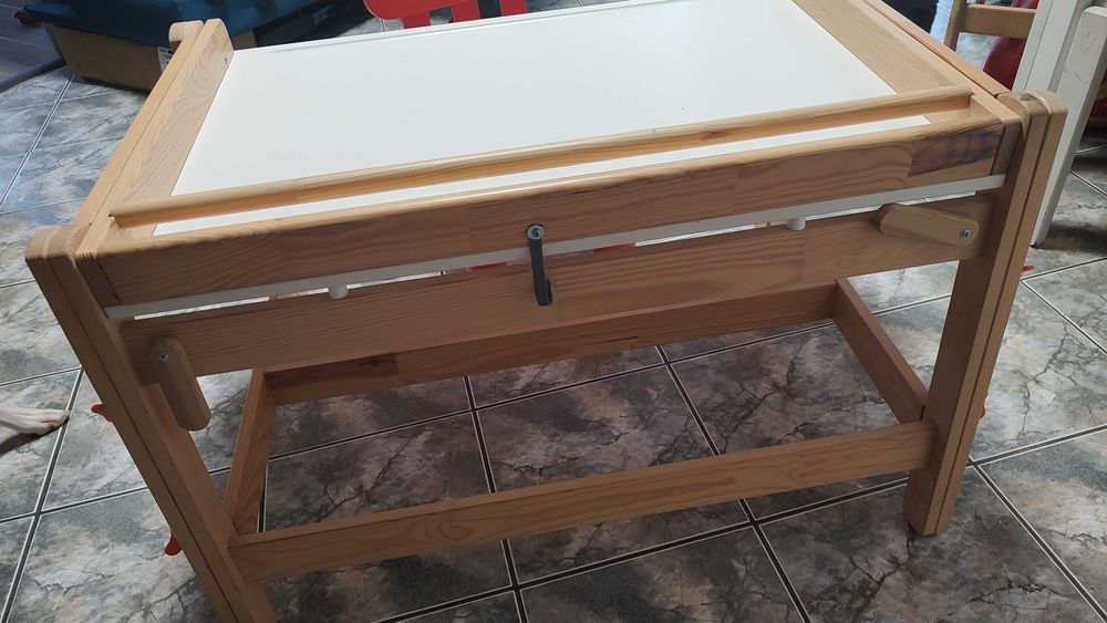 Biurko Ikea Flisat + krzesełko ikea mamut