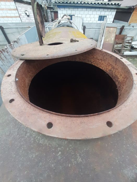 Продам бочку на 3 м.куб. в гарному стані!