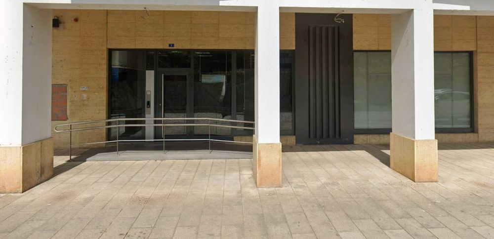 Loja e Espaço Comercial com 360 m² no Centro Histórico de Góis - Excelente Oportunidade de Investimento