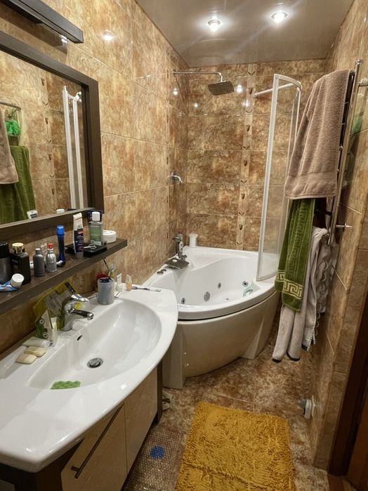 Свободна .Сдам 120 м.кв квартиру в самом Центре города