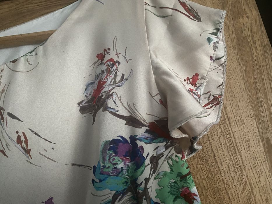 Sliczna sukienka za kolano