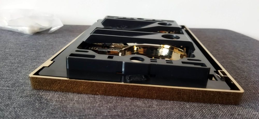 Placa de atuação dupla para descarga de autoclismo