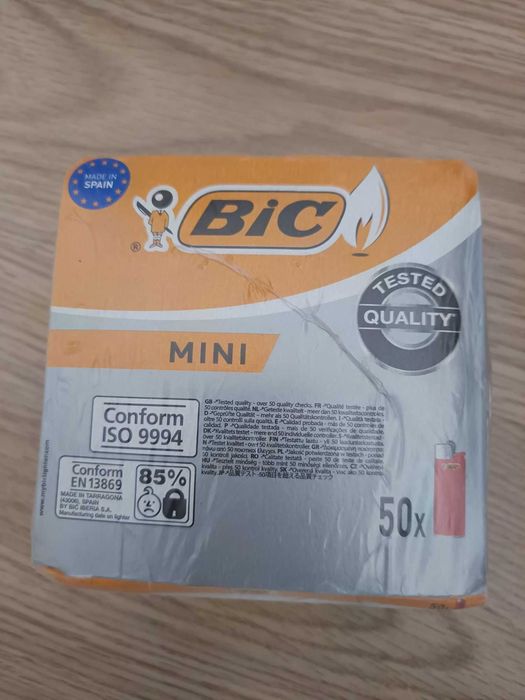 Conjunto de 50 isqueiros BIC
