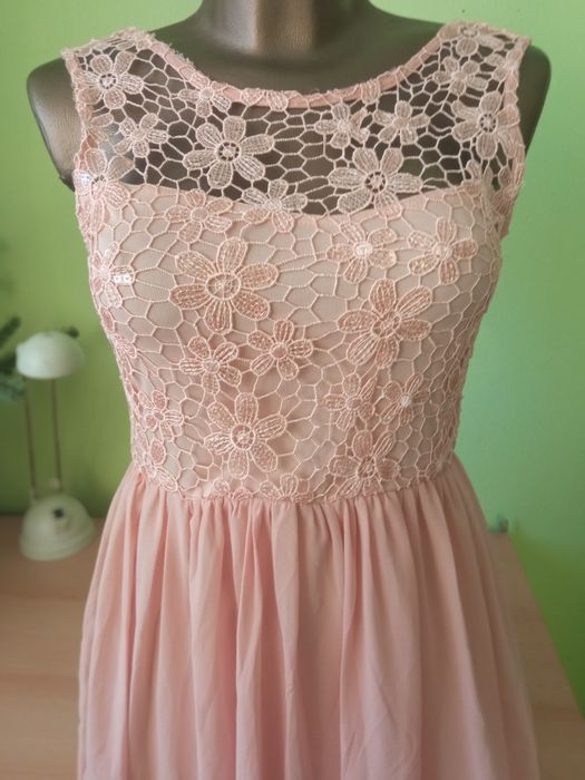 Śliczna sukienka,długa z koronką r.38-40