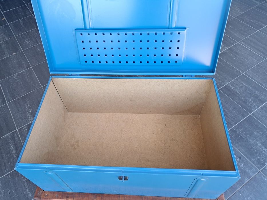 Caixa em ferro forte