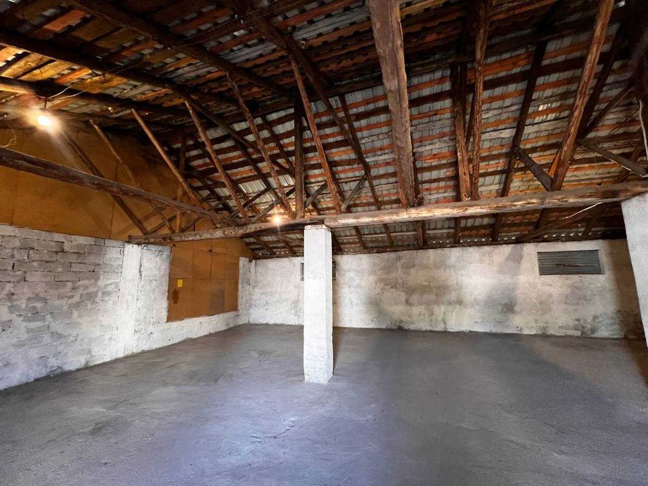 Здається в оренду ряд складських приміщень в районі Літака