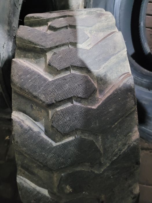 Opony przemysłowe 10-16.5