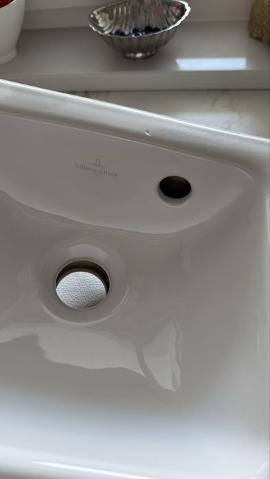 Umywalka Villeroy & Boch wisząca mała