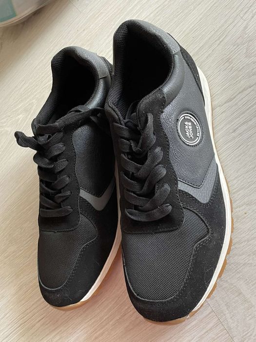 Продам кроссовки