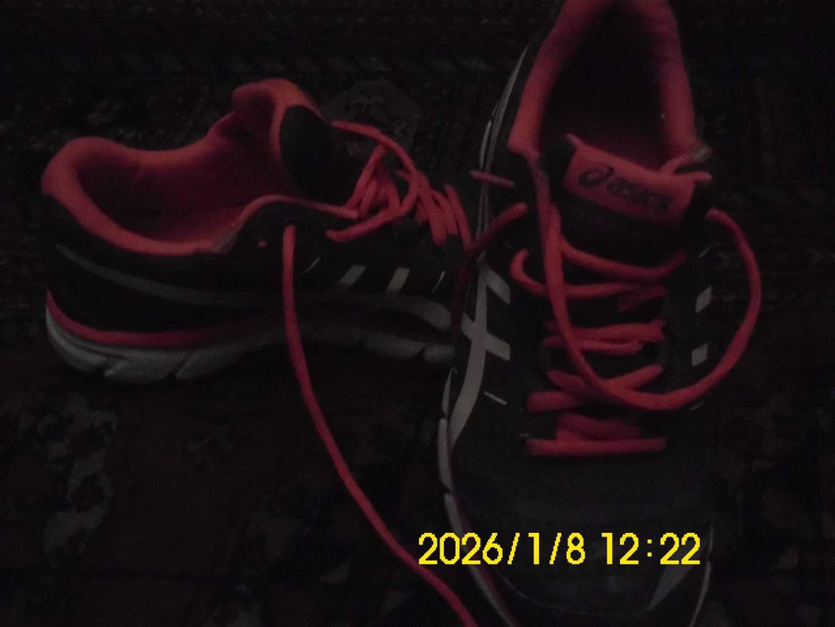 Sapatilhas de marca originais, impecaveis , APENAS 15