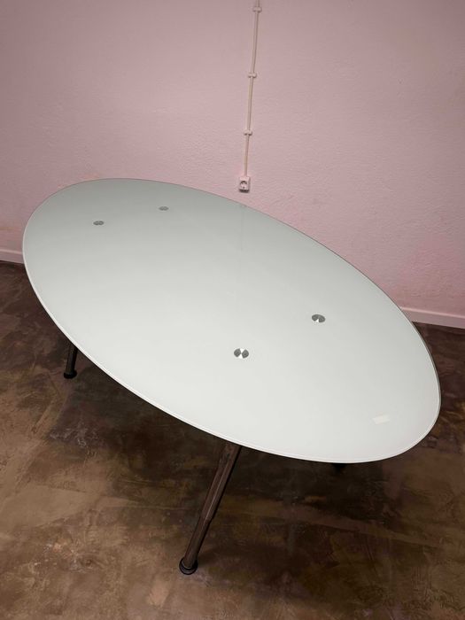 Mesa de jantar oval de vidro com altura ajustável