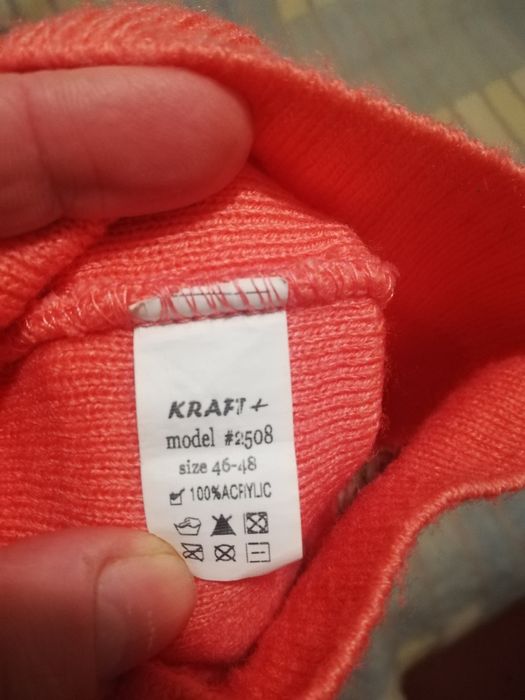 Гарна шапочка для дівчинки. З паєтками.