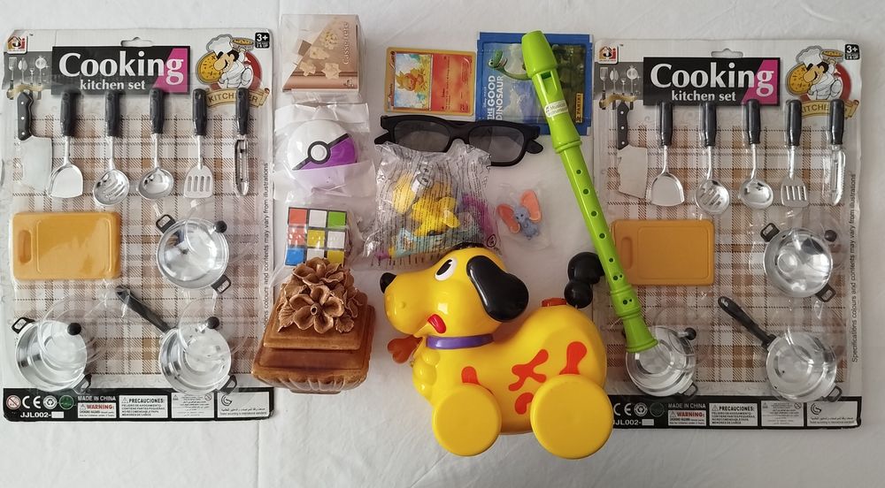 Conjuntos de brinquedos e outras peças