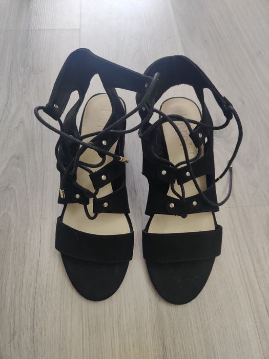 Жіночі босоніжки Bershka