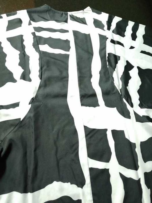 Vestido comprido, preto e branco, manga asa de morcego, poliéster, XL