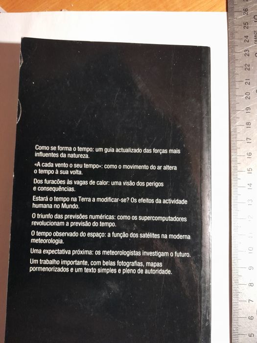 Duas obras O Tempo e Sismos e Vulcões fotos a cores