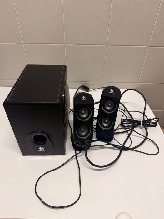 Colunas Logitech X-230
