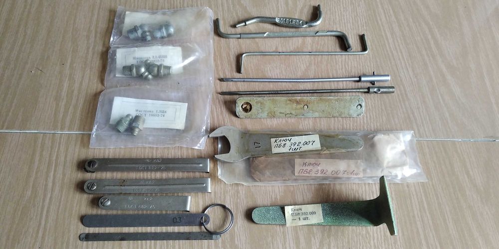 Автозапчасти, новые, советские.