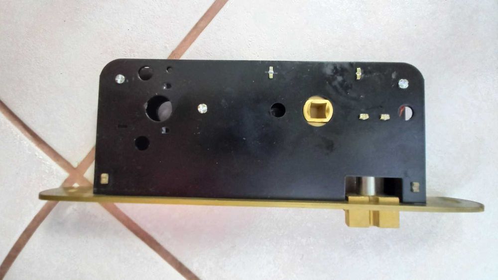 Замок між кімнатний Viro 7437 Italy версія ключ не передбачений