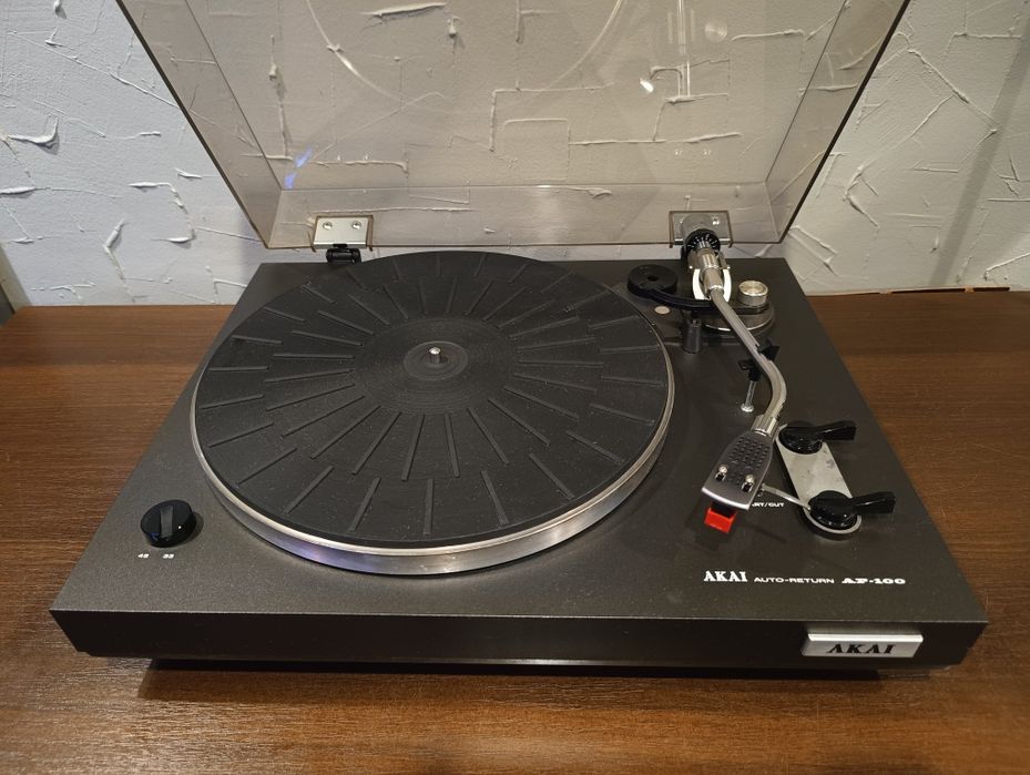 Akai AP-100 gramofon