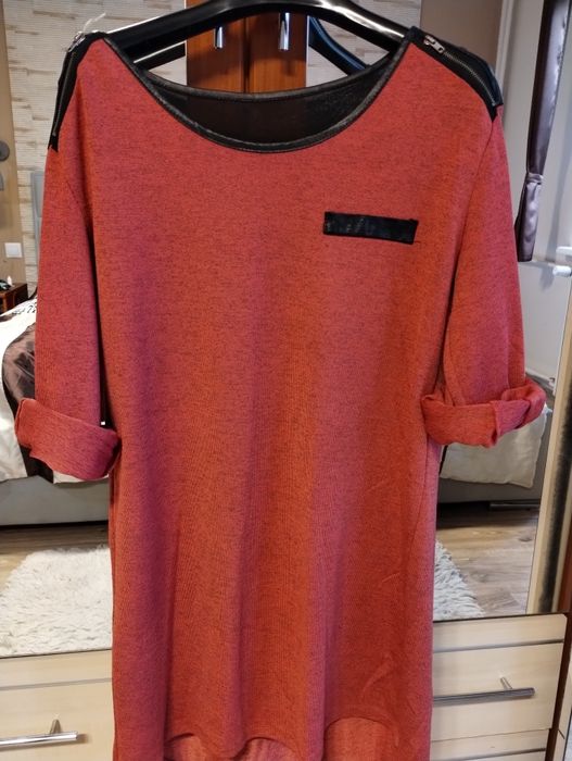 Sweterek z dłuższym tyłem r.M